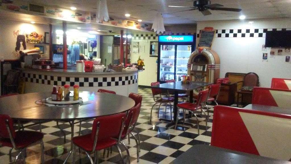 58 Diner | 300 E 10th St, Holden, MO 64040, USA | Phone: (816) 732-4019