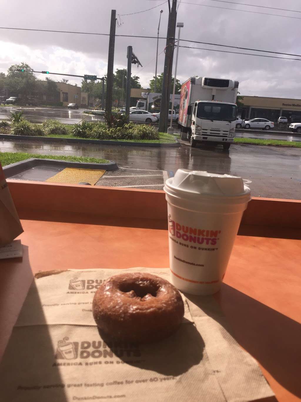 Dunkin | 15905 NW 57th Ave, Hialeah, FL 33014, USA | Phone: (305) 621-2024