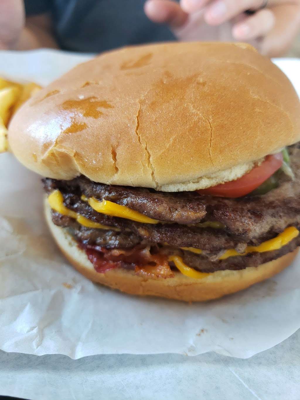 Toms Burgers & More | 13950 I-37, Elmendorf, TX 78112, USA | Phone: (210) 633-0143