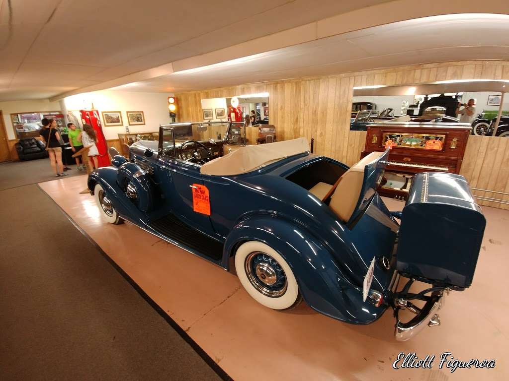 Volo Auto Museum | 27582 Volo Village Rd, Volo, IL 60073, USA | Phone: (815) 385-3644