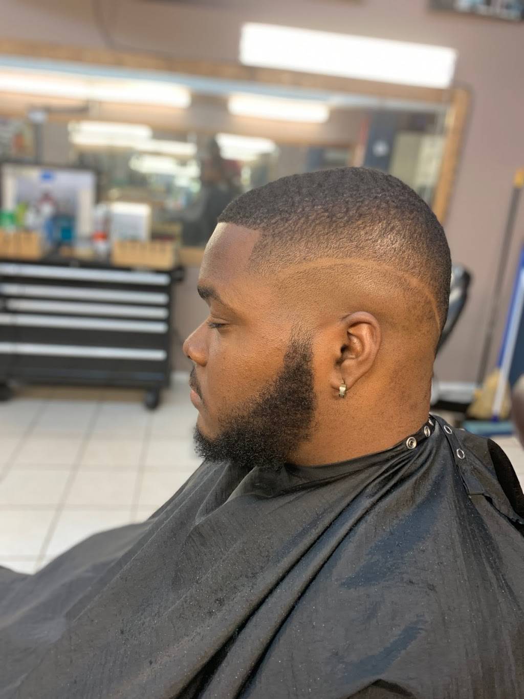 D da Barber | 327 Yale Ave, Baltimore, MD 21229, USA | Phone: (443) 766-4694