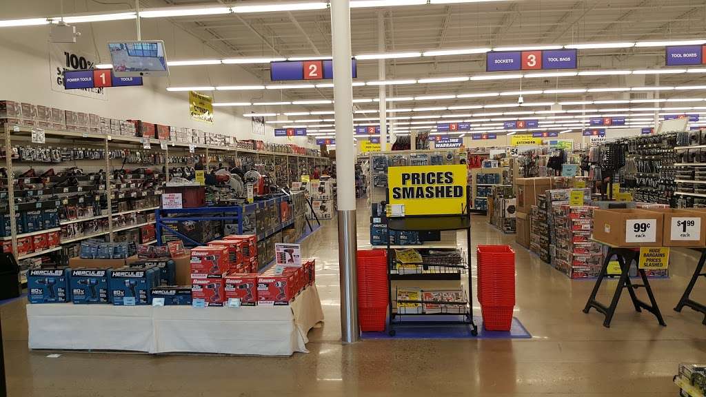 Harbor Freight Tools | 5517 S Scatterfield Rd, Anderson, IN 46013, USA | Phone: (765) 642-2131