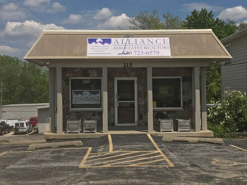 Alliance Associates Realtors | 215 S Lincolnway St, North Aurora, IL 60542, USA | Phone: (630) 723-6579