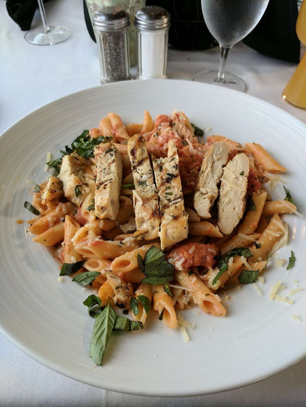 Charlies of Bay Head | 72 Bridge Ave, Bay Head, NJ 08742, USA | Phone: (732) 295-1110