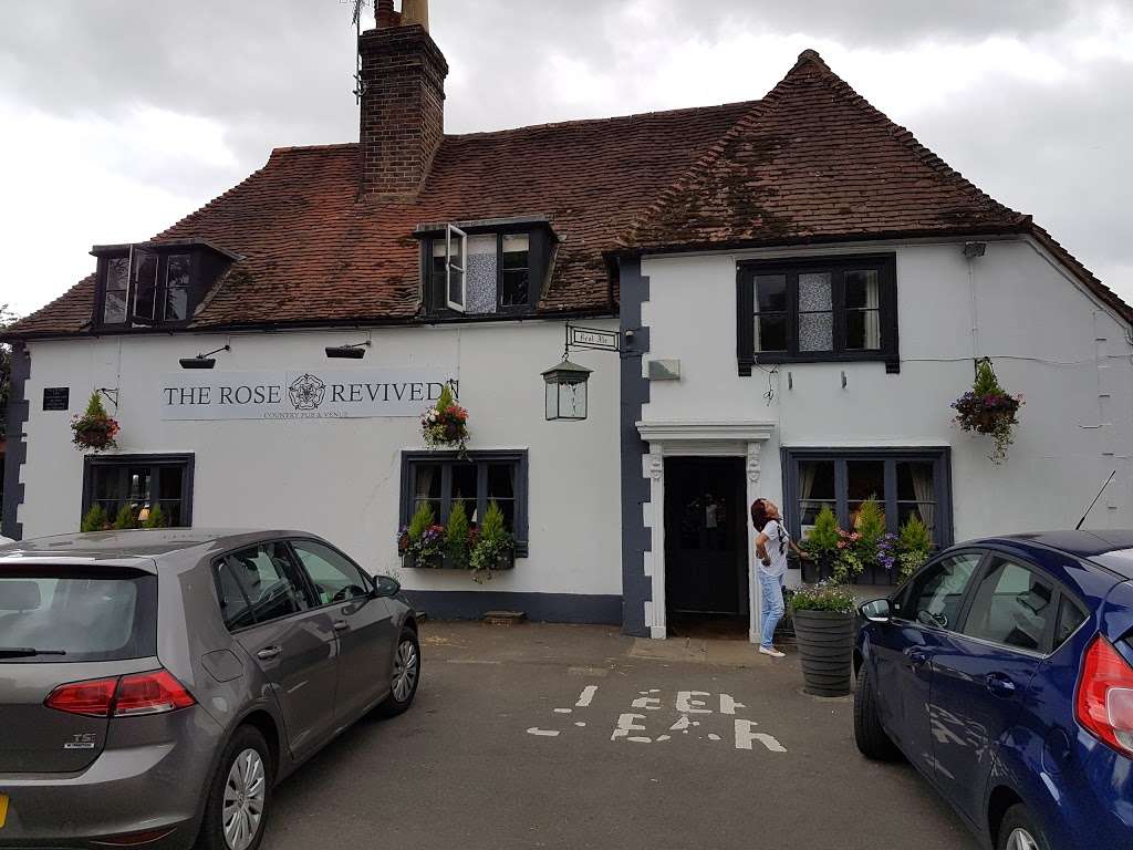 The Rose Revived Hadlow | Ashes Ln, Hadlow, Tonbridge TN11 0AN, UK | Phone: 01732 852365