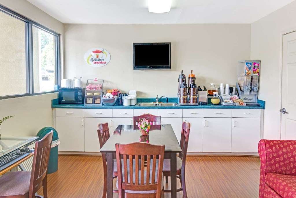 Super 8 by Wyndham Gastonia | 502 Cox Rd, Gastonia, NC 28054, USA | Phone: (704) 964-6090