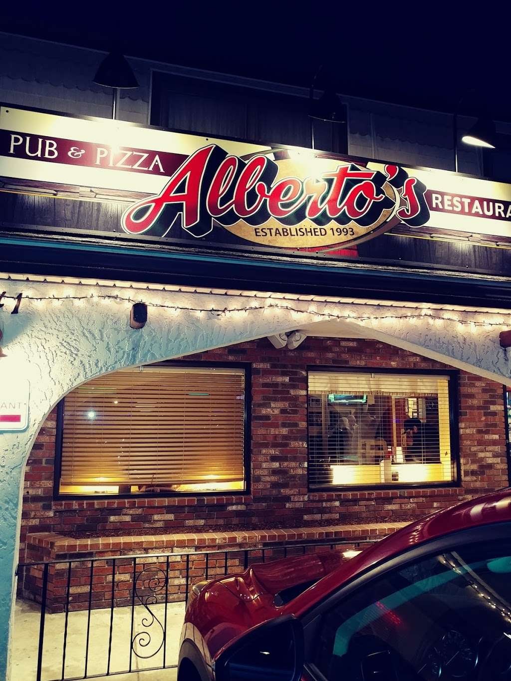 Albertos Pub & Pizza | 241 Mansfield Ave, Norton, MA 02766, USA | Phone: (508) 285-5611