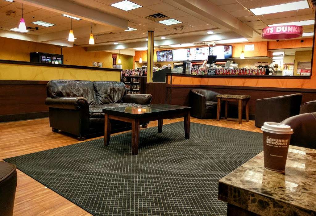 Dunkin Donuts | 35 Danbury Rd, Wilton, CT 06897, USA | Phone: (203) 761-8663