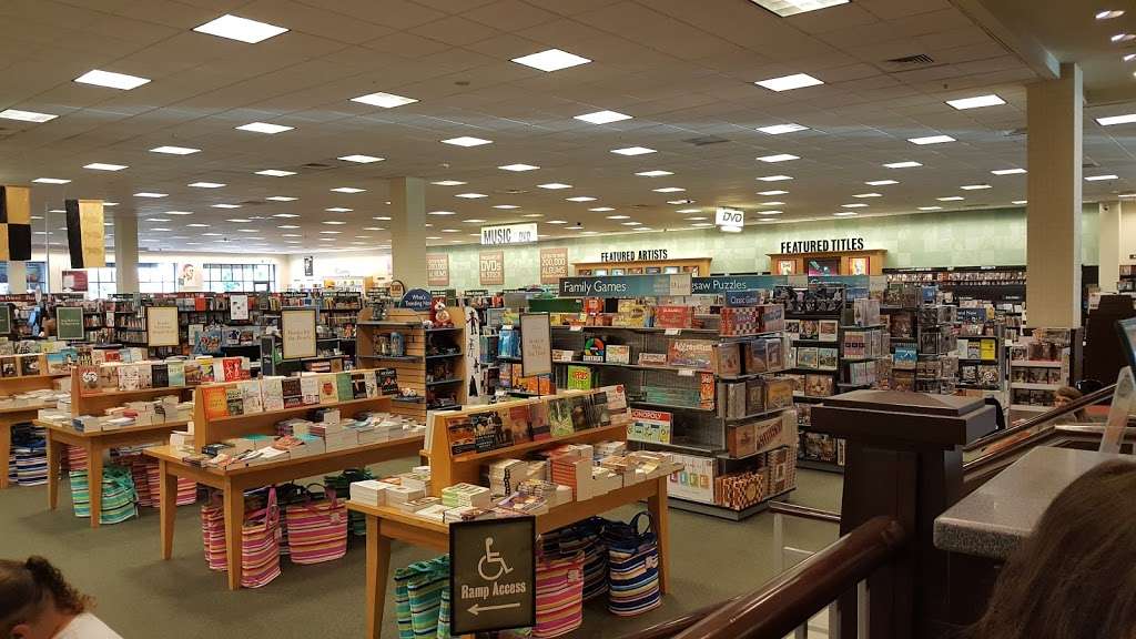 Barnes & Noble | 2960 Center Valley Pkwy Suite 742, Center Valley, PA 18034, USA | Phone: (610) 791-3261