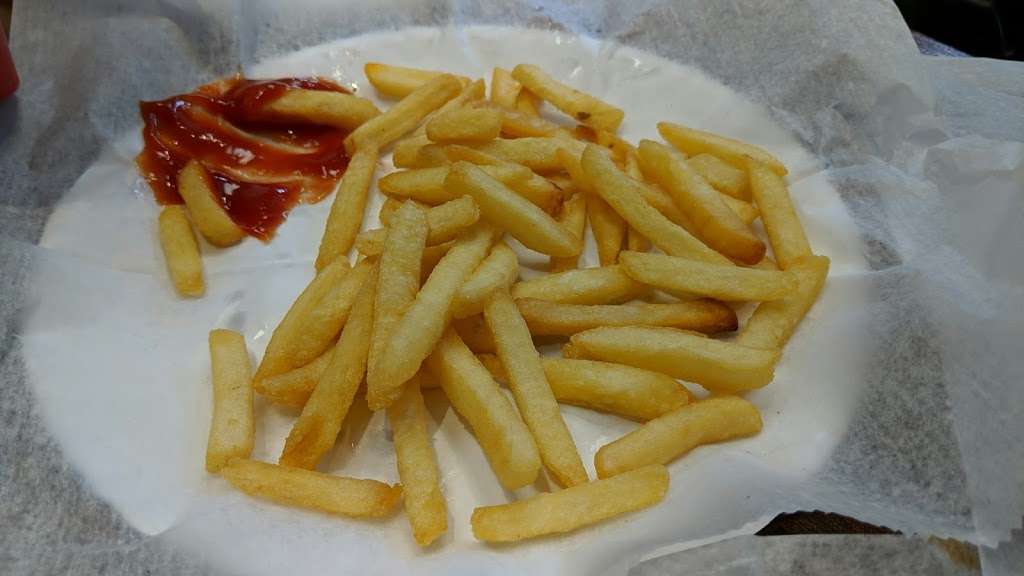 Theos Pizzeria and Grille | 456 Boston Post Rd, Weston, MA 02493, USA | Phone: (781) 893-1377