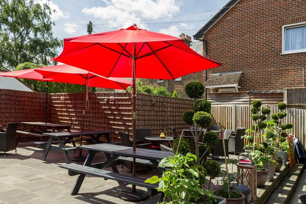 Red Bar & Lounge | 45 Dene St, Dorking RH4 2DW, UK | Phone: 01306 882222