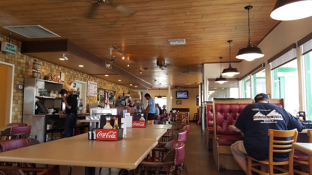 Mikes Diner | 31537 Castaic Rd, Castaic, CA 91384, USA | Phone: (661) 257-3233