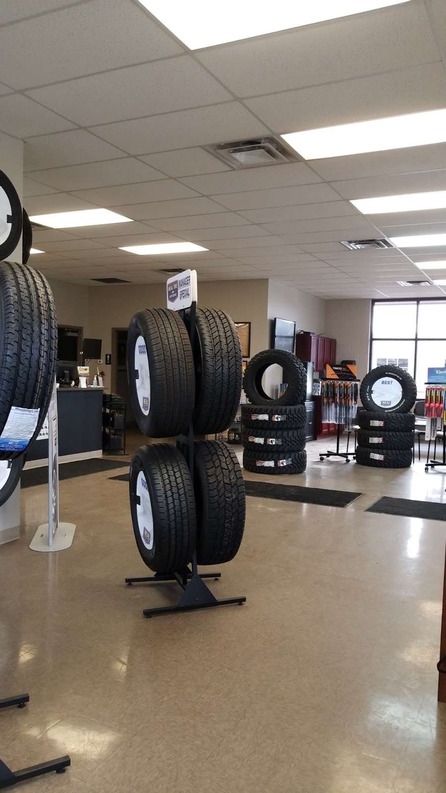 Neal Tire and Auto Service at Geist | 13894 E 96th St, McCordsville, IN 46055, USA | Phone: (317) 335-5558