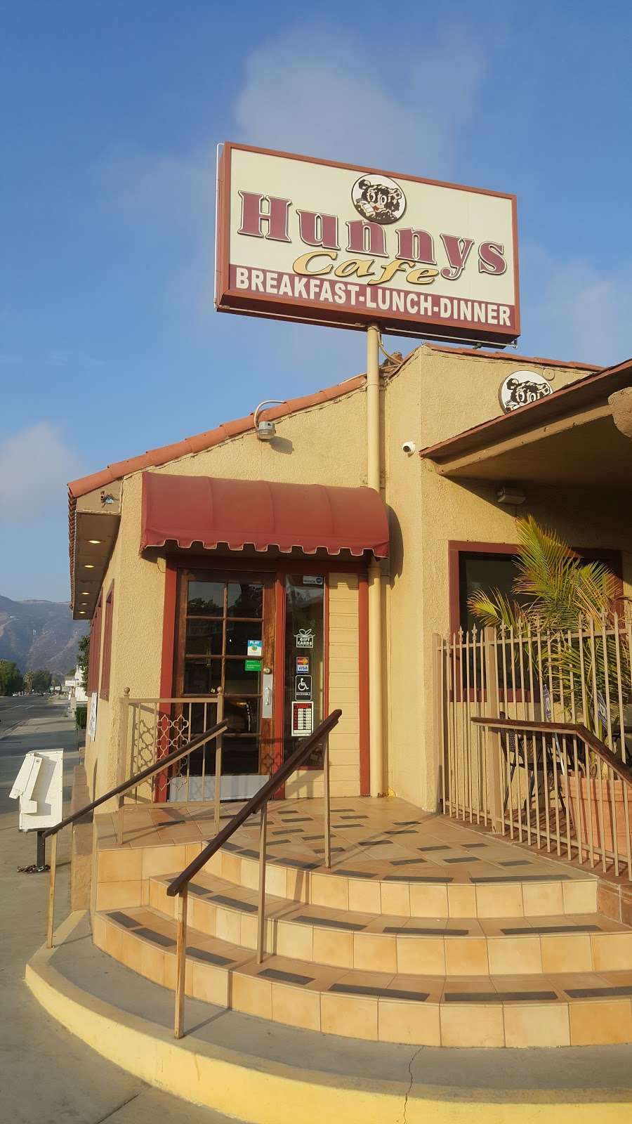 Hunnys Cafe | 31253 Riverside Dr, Lake Elsinore, CA 92530, USA | Phone: (951) 245-4548