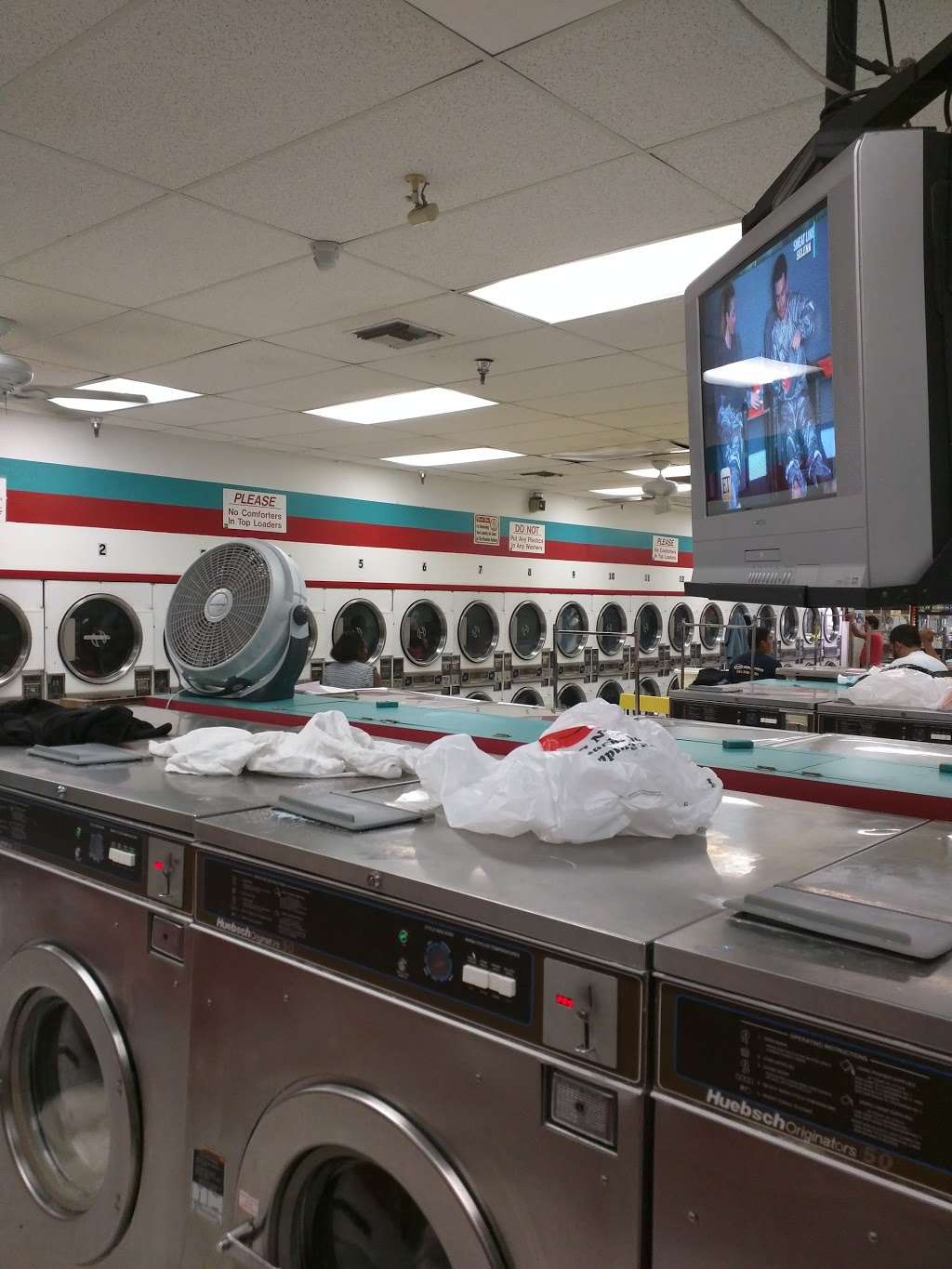 Abes Laundromat and Dry Cleaners | 5021 Okeechobee Blvd, West Palm Beach, FL 33417 | Phone: (561) 686-5745