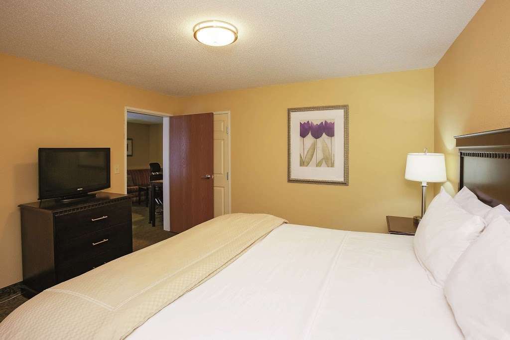 La Quinta Inn & Suites by Wyndham Richmond - Kings Dominion | 16280 International St, Doswell, VA 23047, USA | Phone: (804) 876-6900