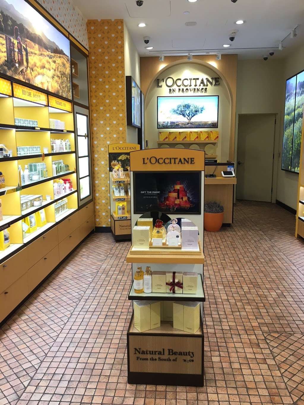 LOccitane - Dulles Airport | 1 Saarinen Circle CORNER DULLES BOUTIQUE, B GATES, Main Terminal, Dulles, VA 20166 | Phone: (703) 572-3210