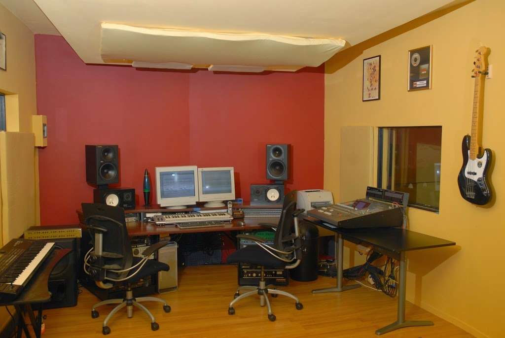 Studio 132 | 6802 Gunn Dr, Oakland, CA 94611 | Phone: (510) 338-1240