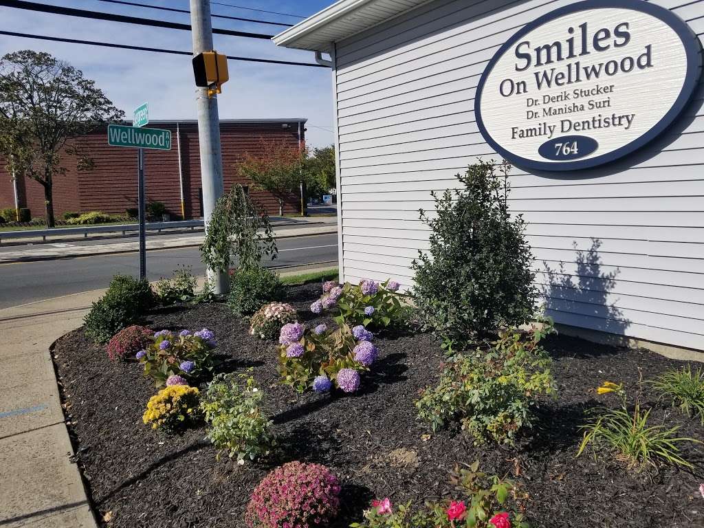 Smiles On Wellwood | 764 Wellwood Ave, Lindenhurst, NY 11757 | Phone: (631) 957-2211