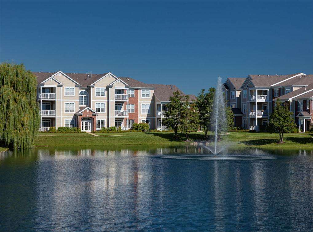 Ascend St. Charles Apartments | 100 Lakeside Dr, St. Charles, IL 60174 | Phone: (630) 587-5470