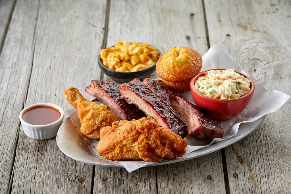 Famous Daves Bar-B-Que | 20300 E Thirteen Mile Rd, Roseville, MI 48066, USA | Phone: (586) 293-2900