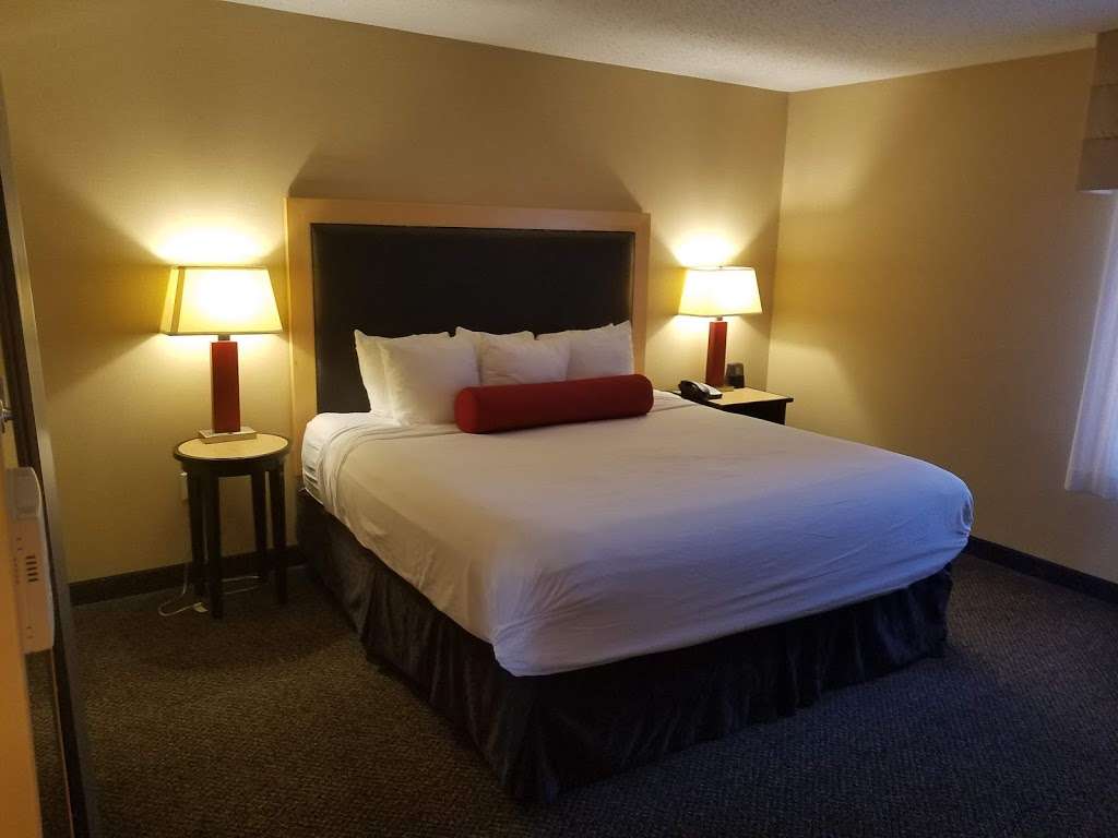 Indianapolis Airport Suites | 6014 Gateway Dr, Plainfield, IN 46168 | Phone: (317) 279-2394