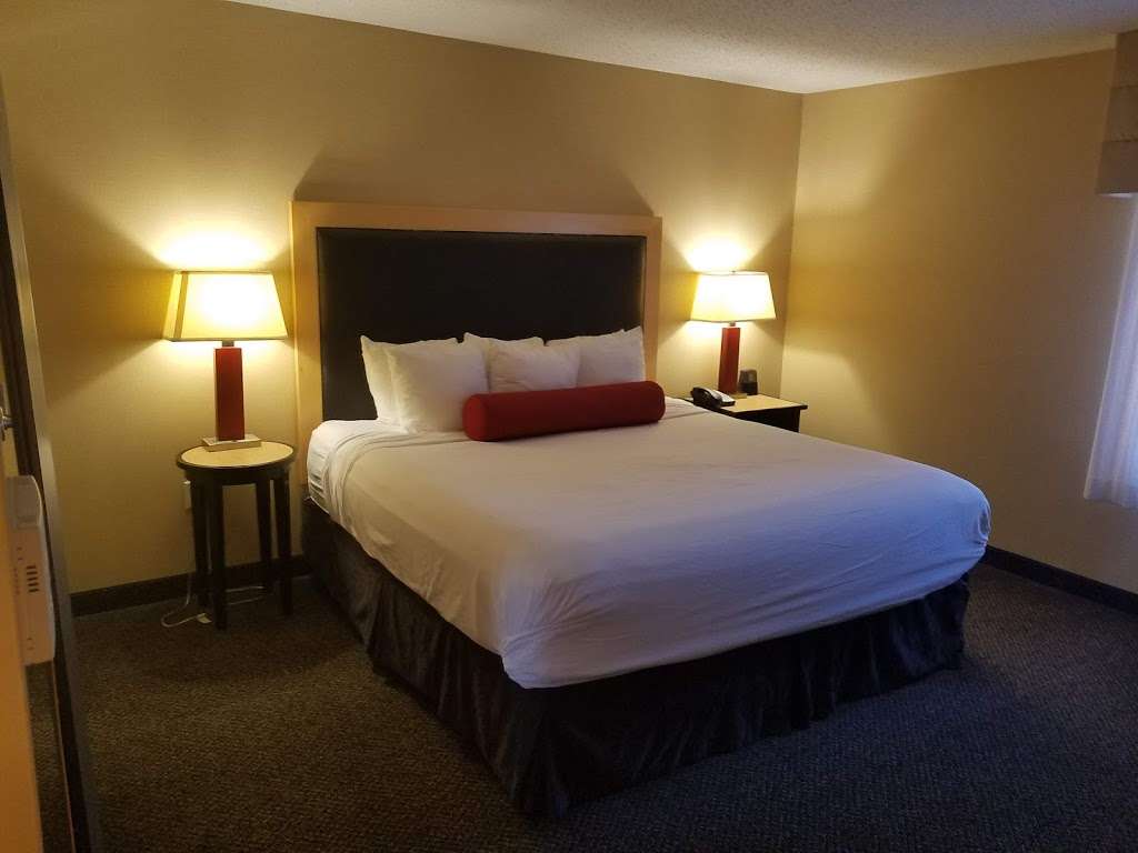 Indianapolis Airport Suites | 6014 Gateway Dr, Plainfield, IN 46168, USA | Phone: (317) 279-2394