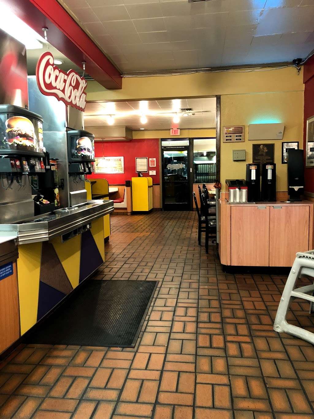 Carls Jr. | 1865 W 6th St, Corona, CA 92882 | Phone: (951) 734-2880