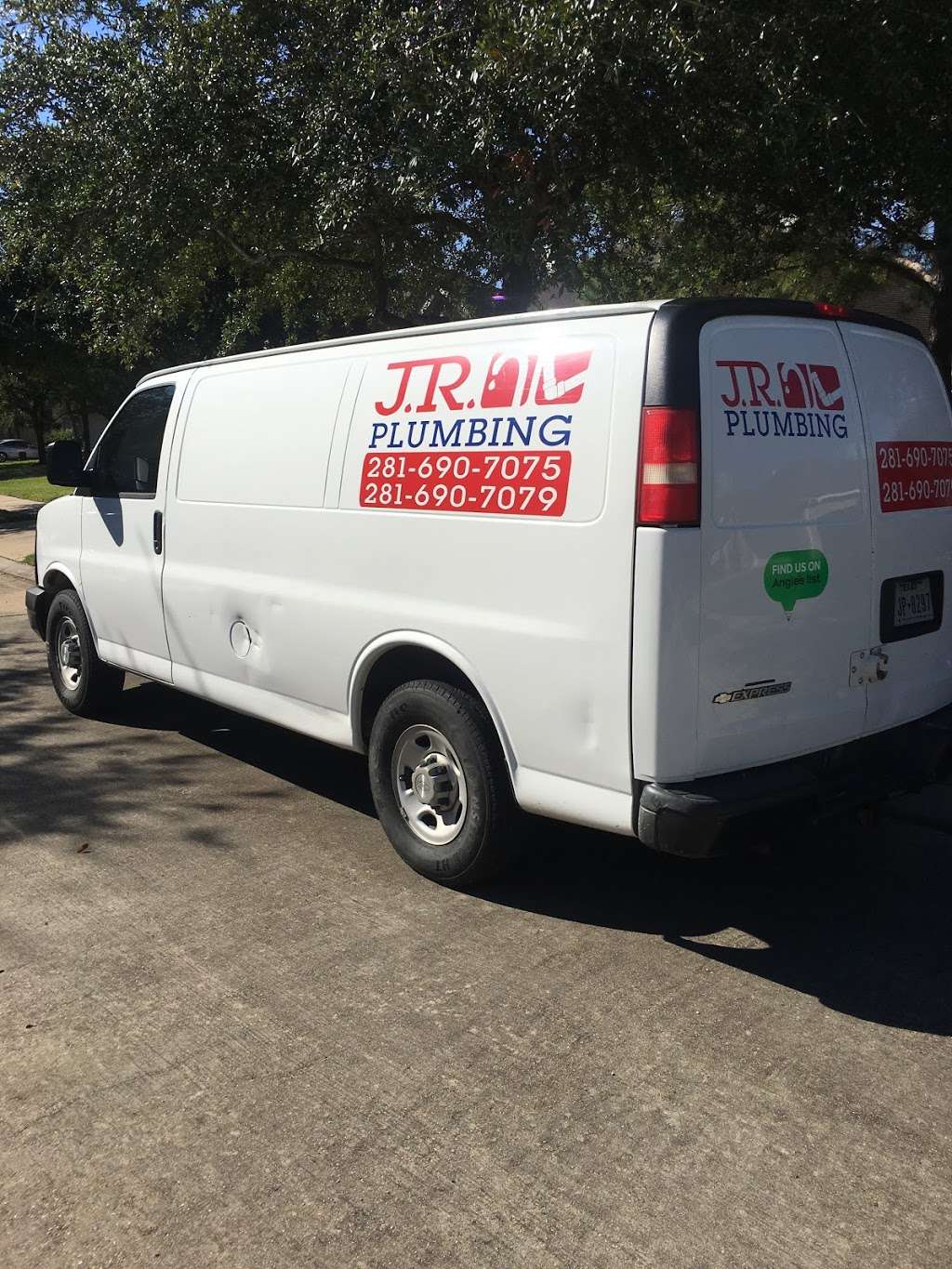 jr plumbing | 325 Hennessey Rd, Richmond, TX 77406, USA | Phone: (281) 690-7079