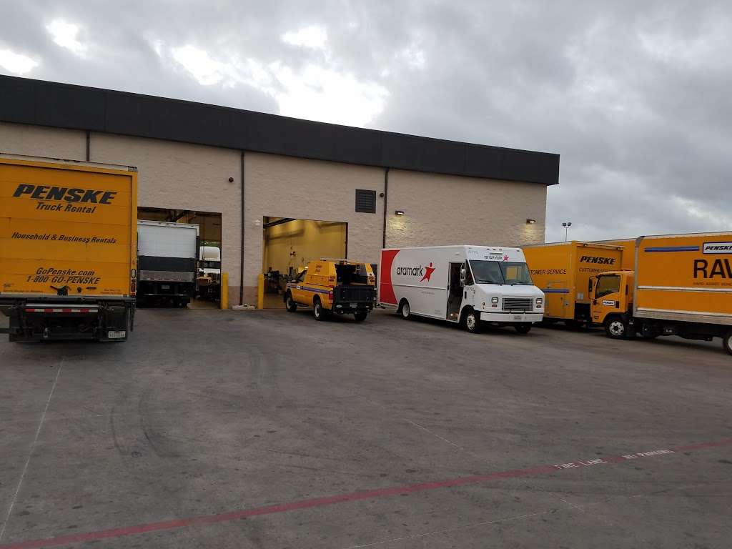 Penske Truck Rental | 2705 Eisenhower St, Carrollton, TX 75007, USA | Phone: (972) 446-1616