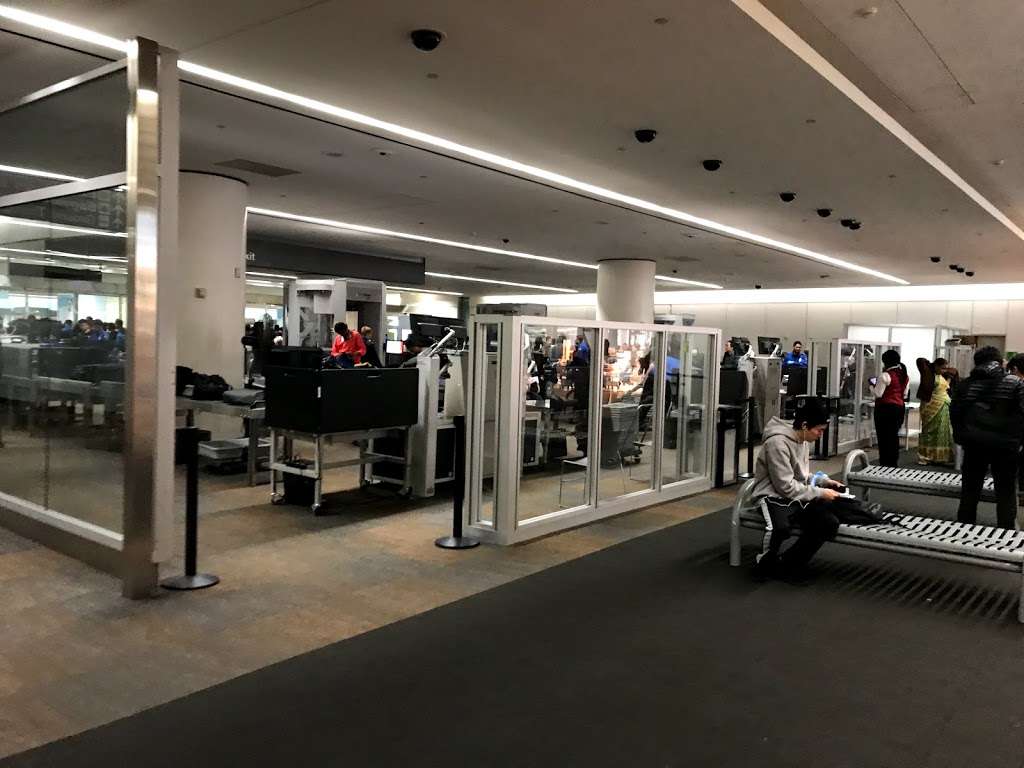Skyline News + Gifts | San Francisco International Airport, San Francisco, CA 94128, USA