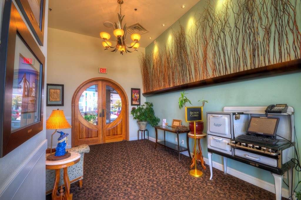 Hobbit Restaurant (*CLOSED FOR SEASON until April 8th 2020*) | 121 81st St #101, Ocean City, MD 21842, USA | Phone: (410) 524-8100