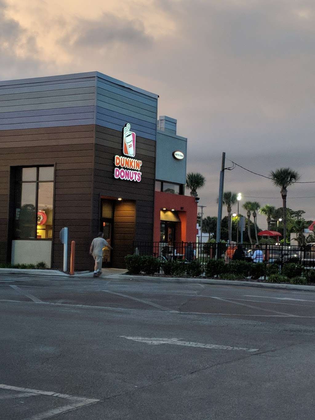 Dunkin | 1812 S Ridgewood Ave, Edgewater, FL 32141, USA | Phone: (386) 423-5300