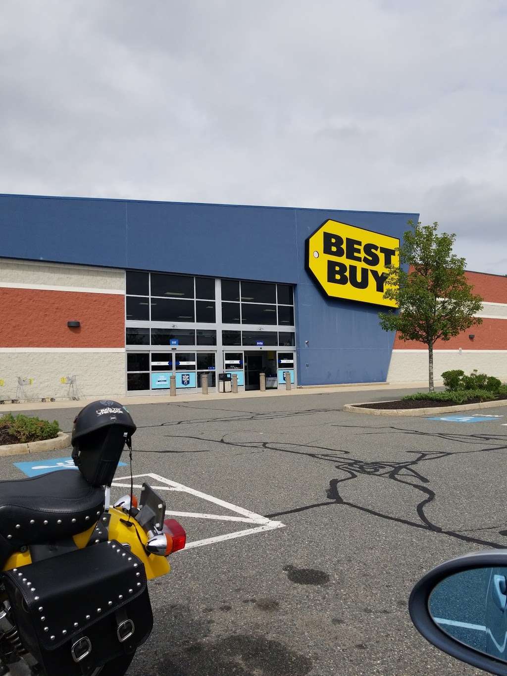 Best Buy | 208 Fortune Blvd, Milford, MA 01757, USA | Phone: (508) 634-2291