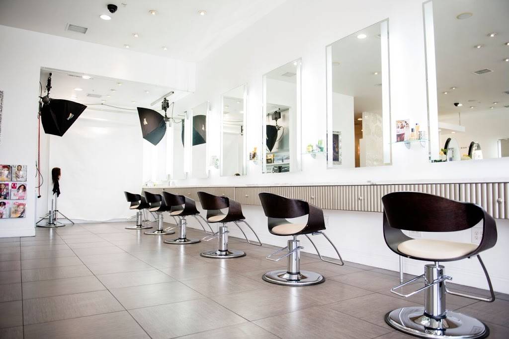 Privé Salon | 4194 Conroy Rd #102, Orlando, FL 32839, USA | Phone: (407) 355-9229