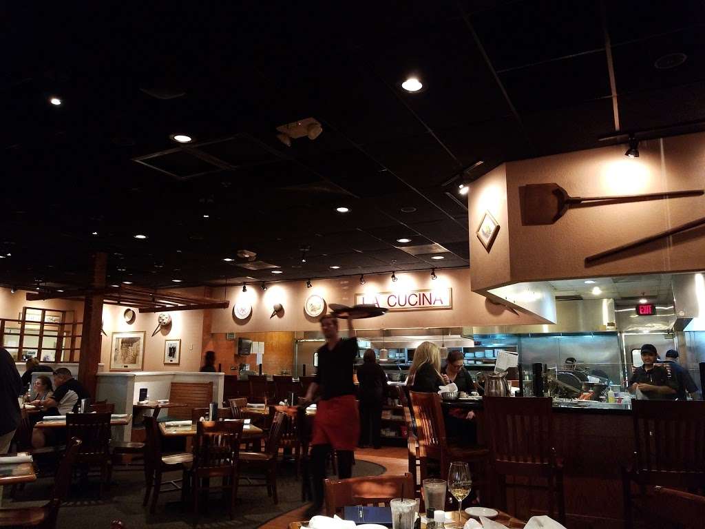 Carrabbas Italian Grill | 4690 Southport Crossing Dr, Southport, IN 46237 | Phone: (317) 881-4008