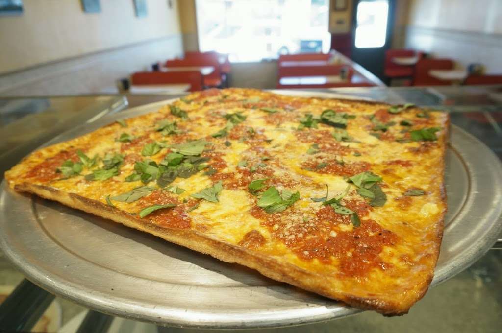 Vinos Pizza | 408 Germantown Pike, Lafayette Hill, PA 19444, USA | Phone: (610) 825-9174