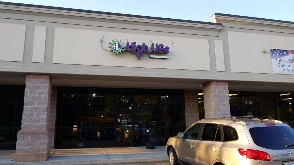 High Life Smoke Shop Hickory | 2107 Catawba Valley Blvd SE, Hickory, NC 28602, USA | Phone: (828) 322-2583