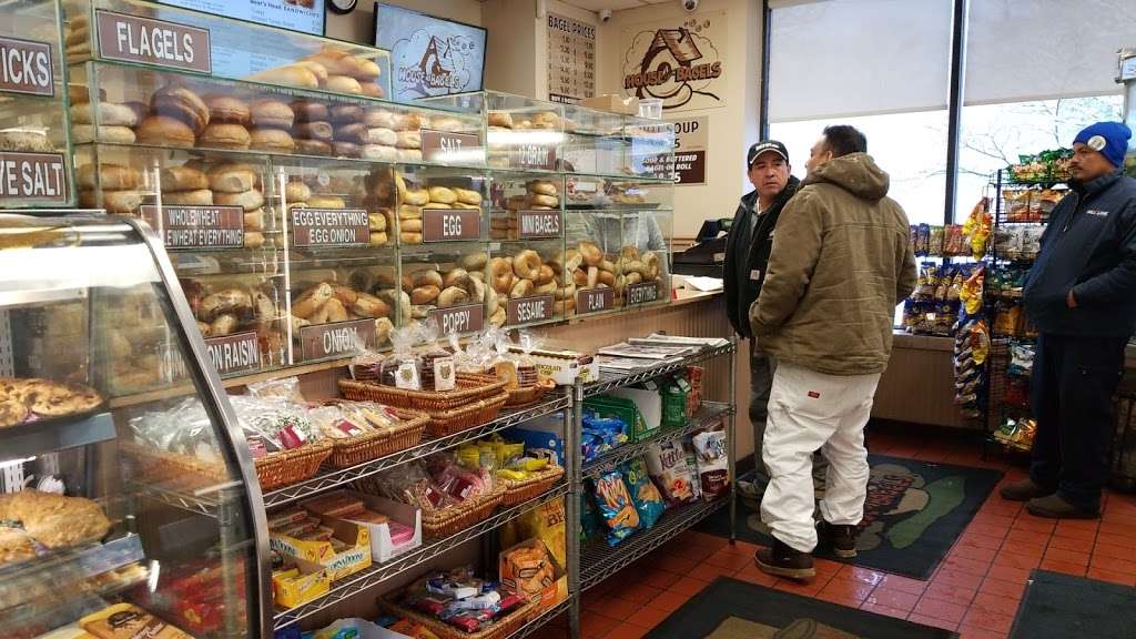 House of Bagels | 4 Vanderbilt Motor Pkwy, Commack, NY 11725, USA | Phone: (631) 499-9677