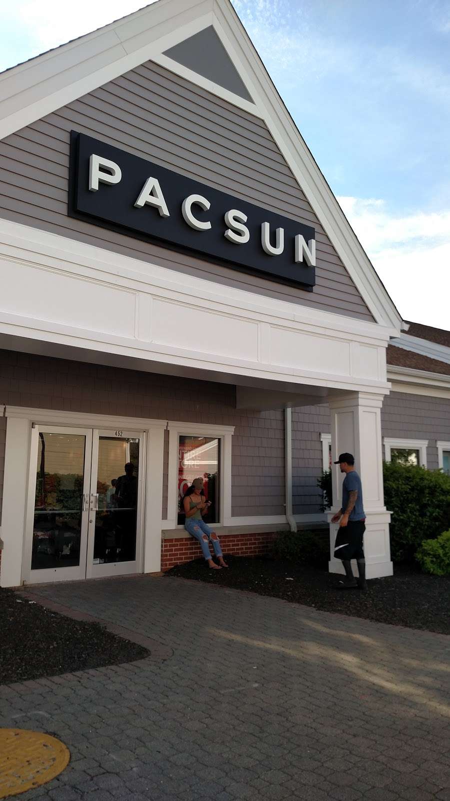 PacSun | 452 Evergreen Ct, Central Valley, NY 10917, USA | Phone: (845) 928-1014