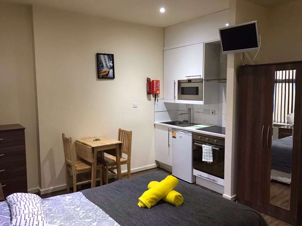 Budget Flats in Zone 2 | 216 Ashmore Rd, Queens Park, London W9 3DD, UK | Phone: 020 8459 6203