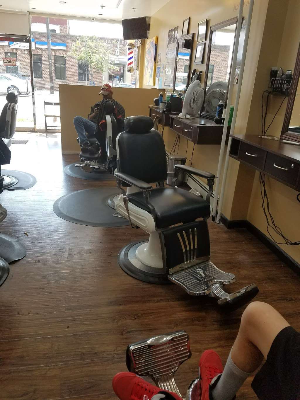 House of Cuts Barber Shop & Beauty Salon | 3653 E Tremont Ave, Bronx, NY 10465 | Phone: (718) 822-1144