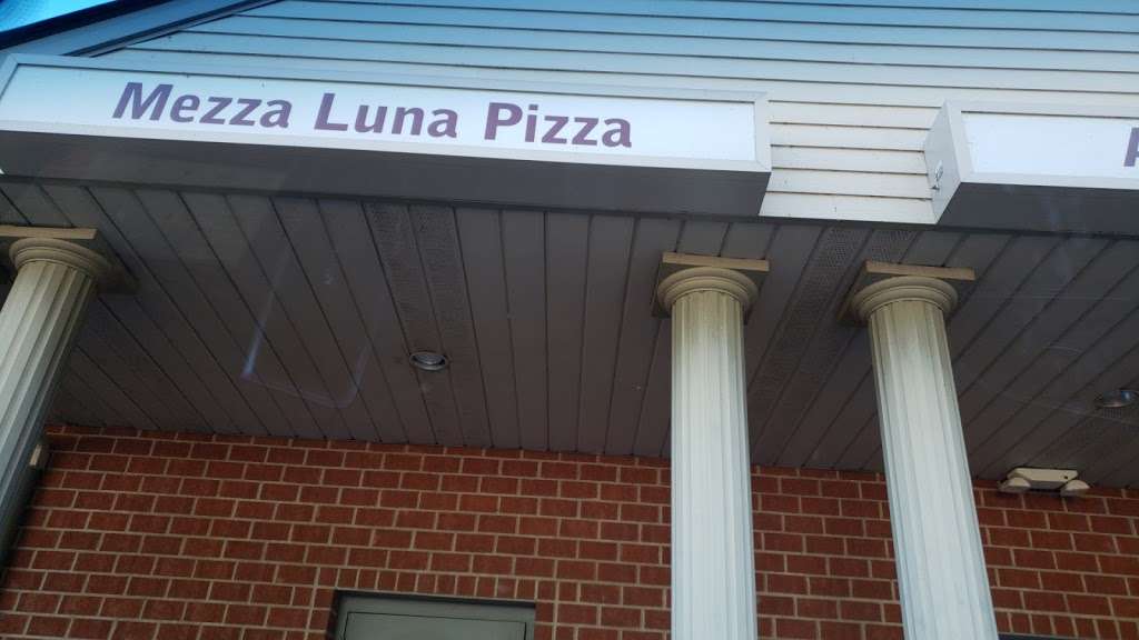 Mezza Luna Pizza | 633 Milford Warren Glen Rd, Milford, NJ 08848, USA | Phone: (908) 995-4111