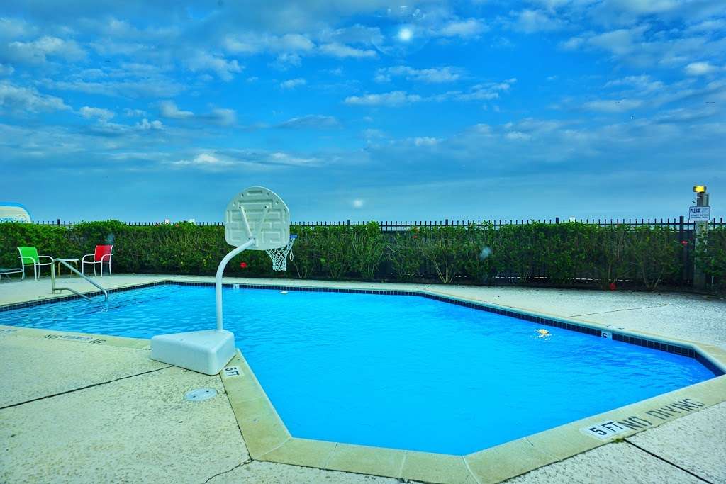 FOUR SEASONS On the Gulf | 4000 Seawall Blvd, Galveston, TX 77550, USA | Phone: (409) 763-7138