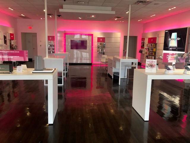 T-Mobile | 14200 SW 8th St #110, Miami, FL 33184, USA | Phone: (305) 226-8647