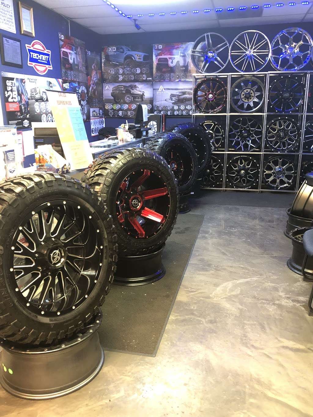 Chihuahua Tire Shop & Rims | 375 Fenton Ln, West Chicago, IL 60185, USA | Phone: (630) 293-9323