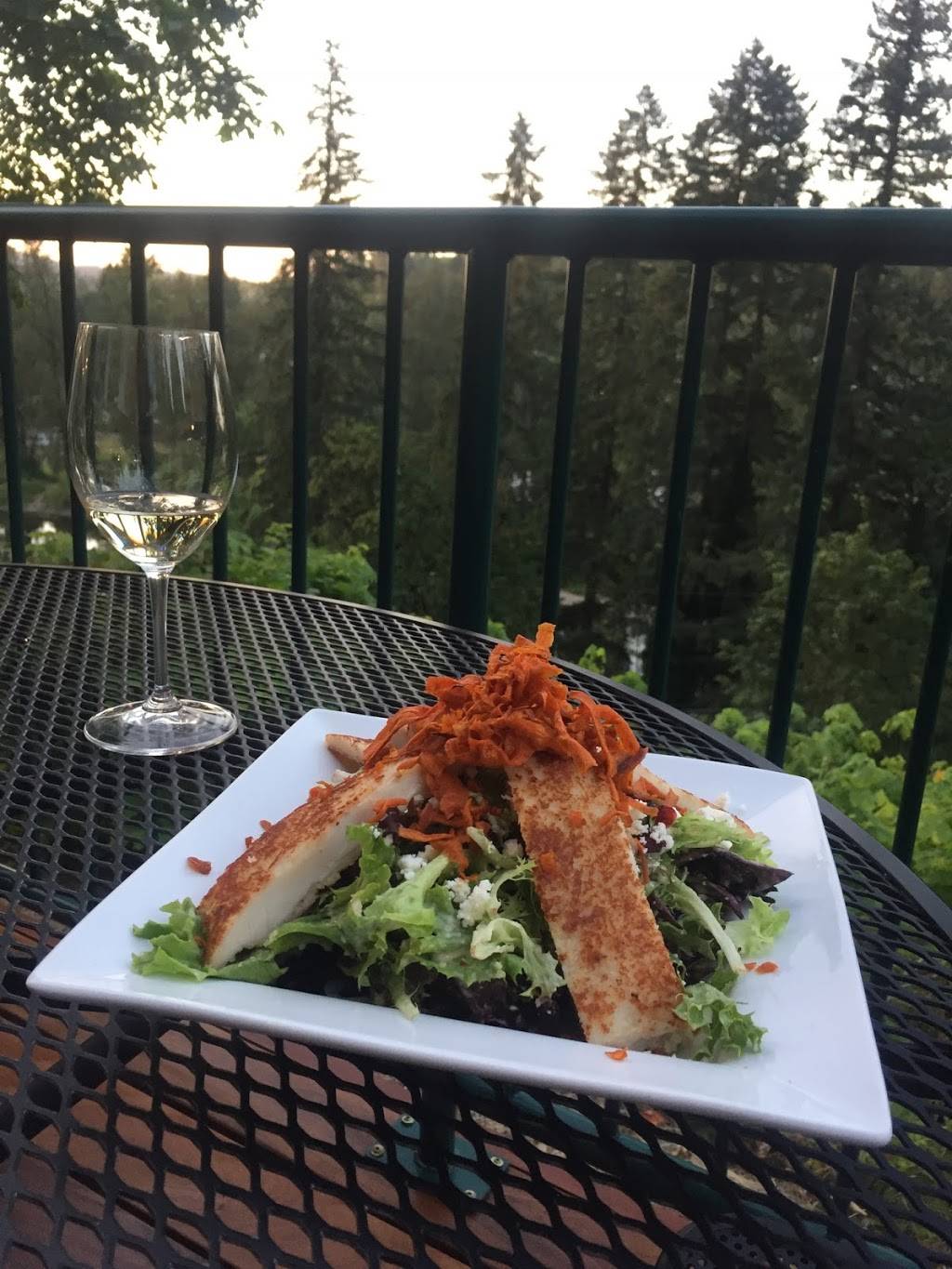 Stone Cliff Inn | 17900 S Clackamas River Dr, Oregon City, OR 97045, USA | Phone: (503) 631-7900