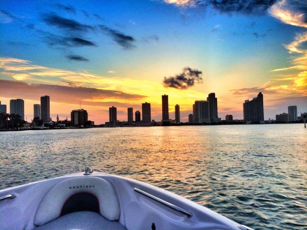 Miami Yachting Company | 64 Alton Rd, Miami Beach, FL 33139, USA | Phone: (855) 289-9692