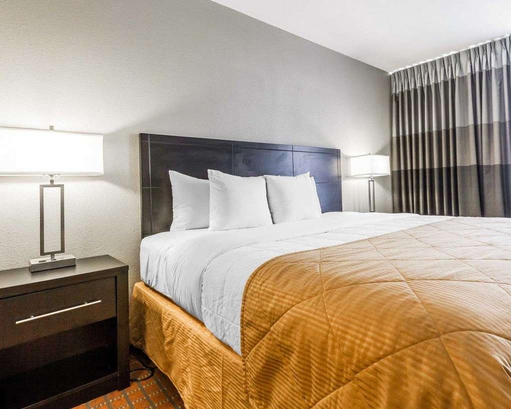 Quality Inn Phoenix Airport | 5121 E La Puente Ave, Phoenix, AZ 85044, USA | Phone: (480) 893-3900