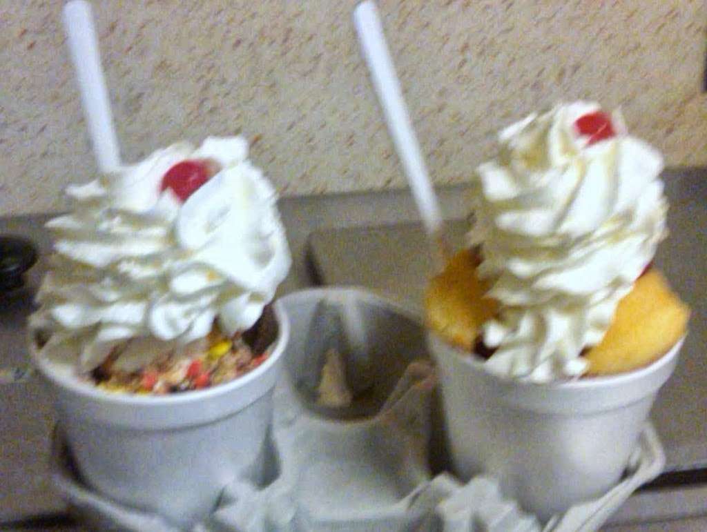 Dels Custard & Yogurt | 907 N Main Rd, Vineland, NJ 08361, USA | Phone: (856) 692-4404